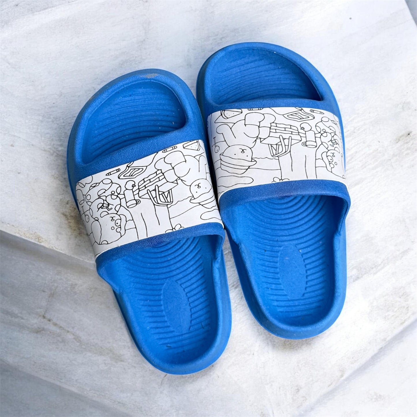 CHINELO DE COLORIR BOBBIE GOODS NUVEM AZUL 26/27 28/29